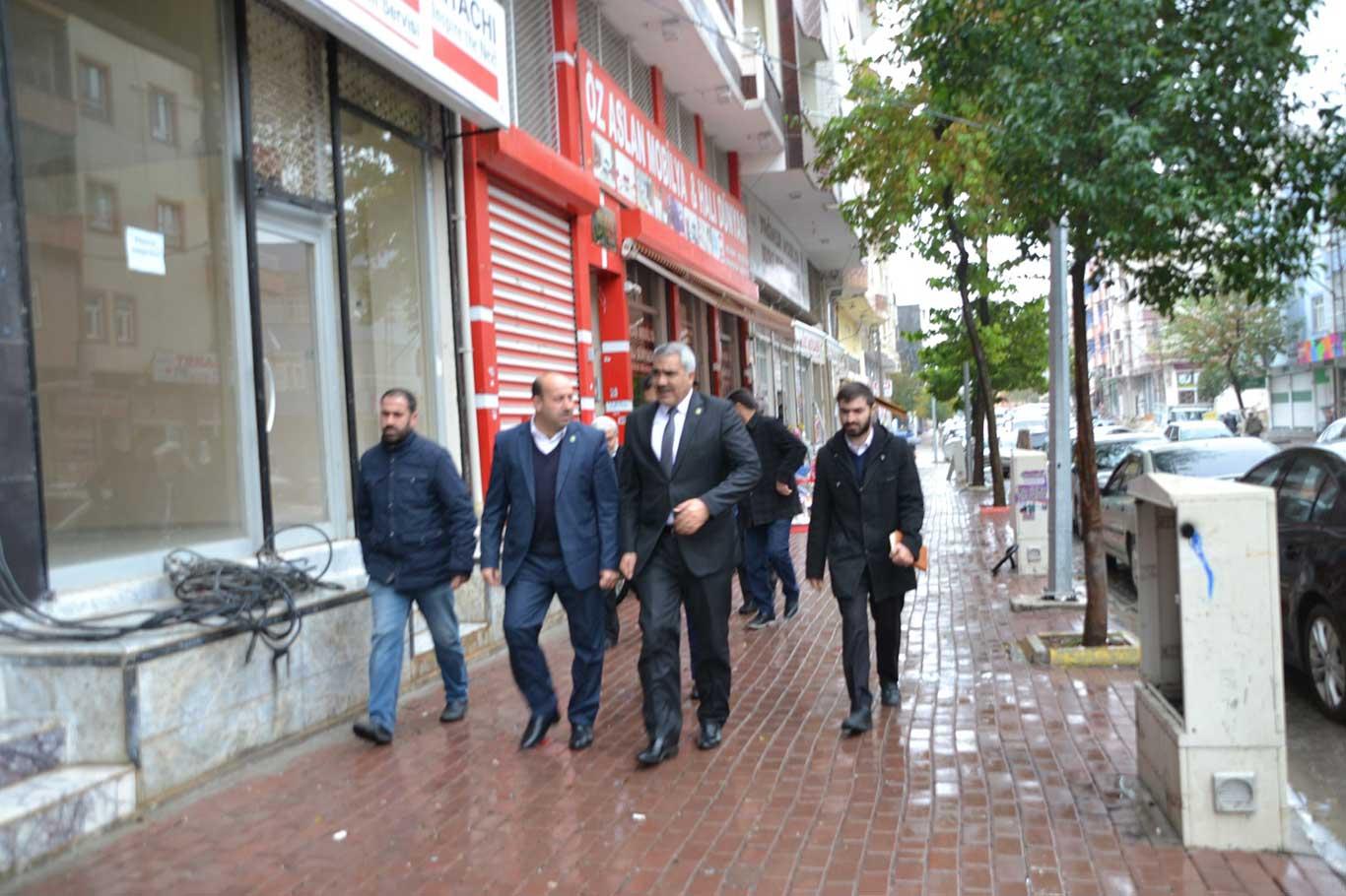 HÜDA PAR Şanlıurfa İl Başkanı Erat Viranşehir'de halkın sorunlarını dinledi HÜDA PAR Şanlıurfa İl Başkanı Erat Viranşehir'de halkın sorunlarını dinledi